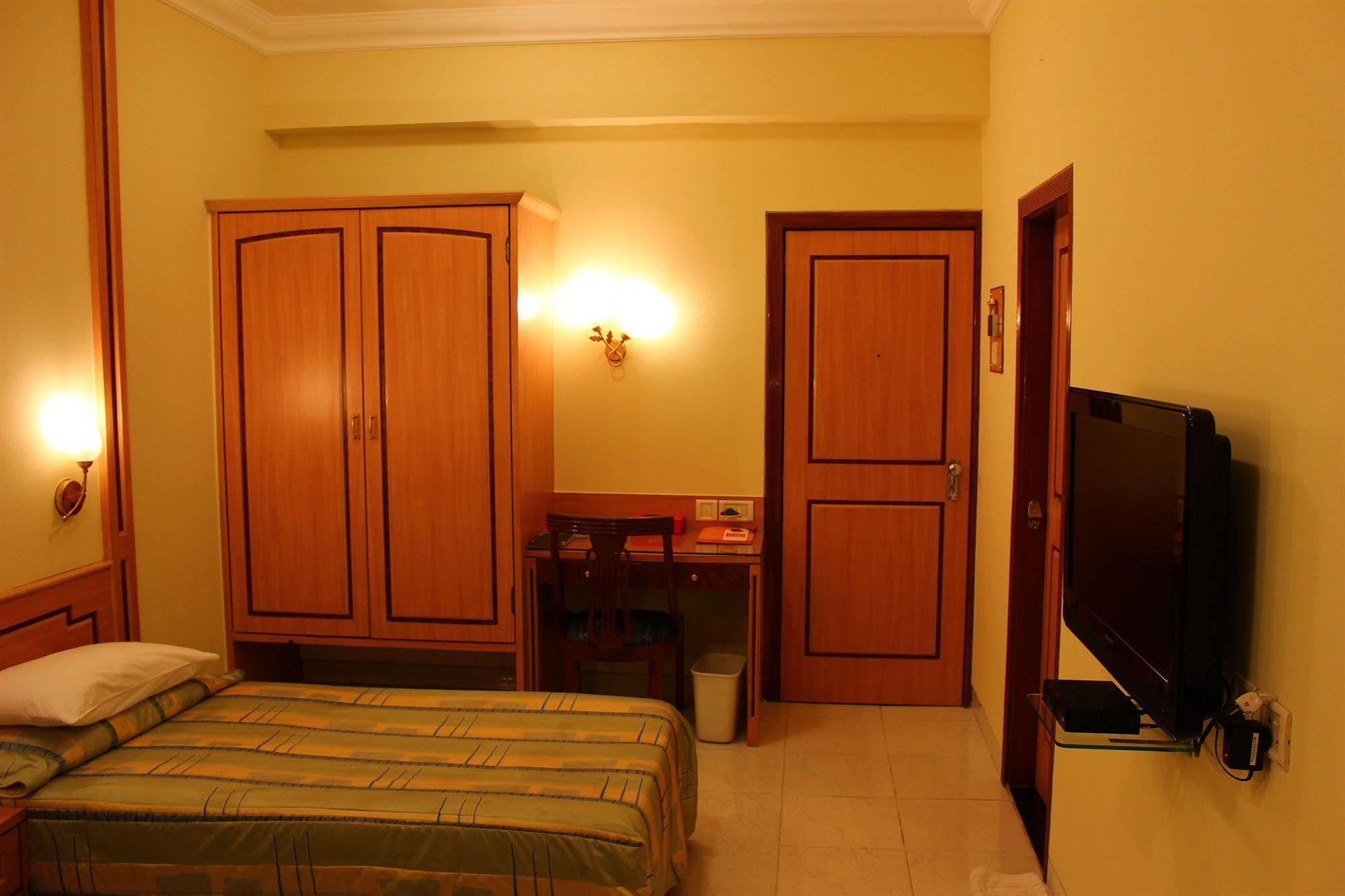 Abbott Hotel Navi Mumbai Buitenkant foto