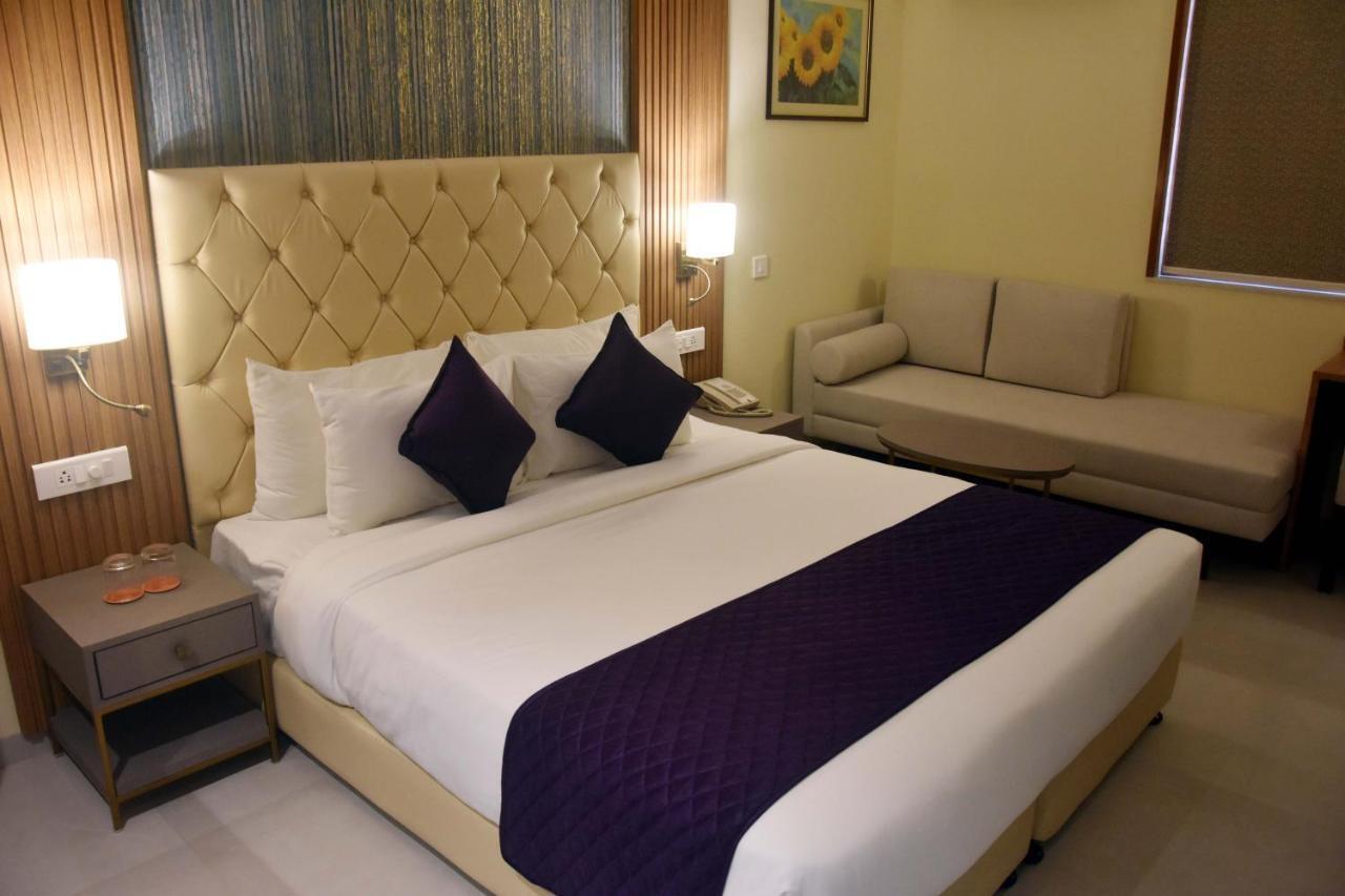 Abbott Hotel Navi Mumbai Buitenkant foto
