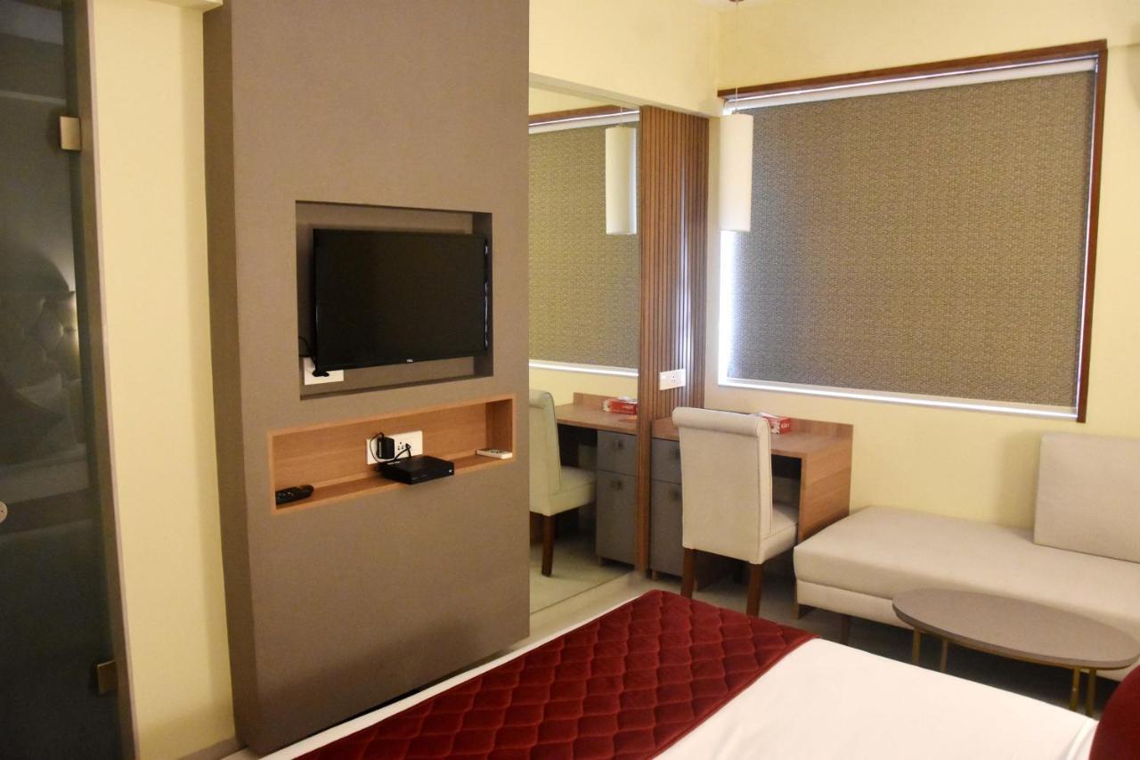 Abbott Hotel Navi Mumbai Buitenkant foto